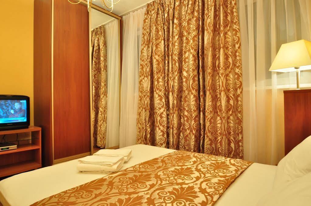 Status Guesthouse Kiev Dış mekan fotoğraf